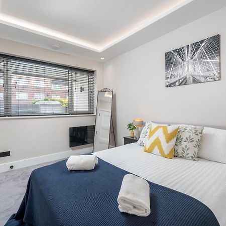 Skyvillion - Cozy Large 4 & 1 Bed Apartments In London Enfield, Mins To Tube Station, Free Wi-Fi Екстер'єр фото