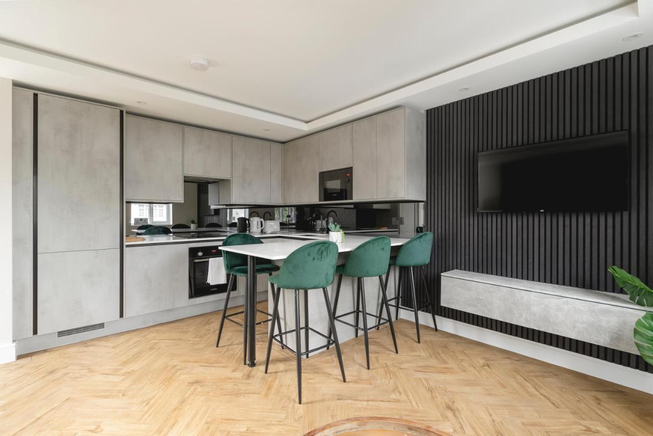 Skyvillion - Cozy Large 4 & 1 Bed Apartments In London Enfield, Mins To Tube Station, Free Wi-Fi Екстер'єр фото