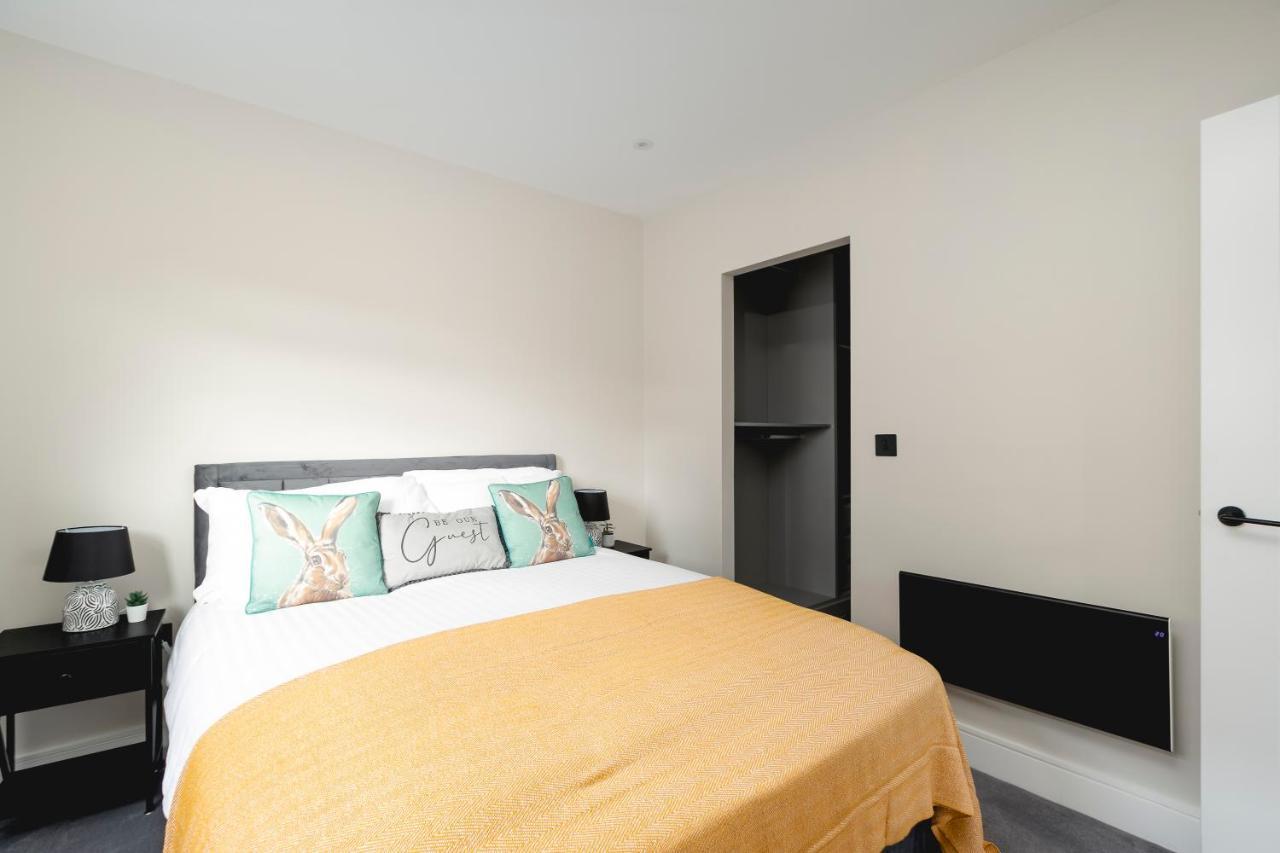 Skyvillion - Cozy Large 4 & 1 Bed Apartments In London Enfield, Mins To Tube Station, Free Wi-Fi Екстер'єр фото