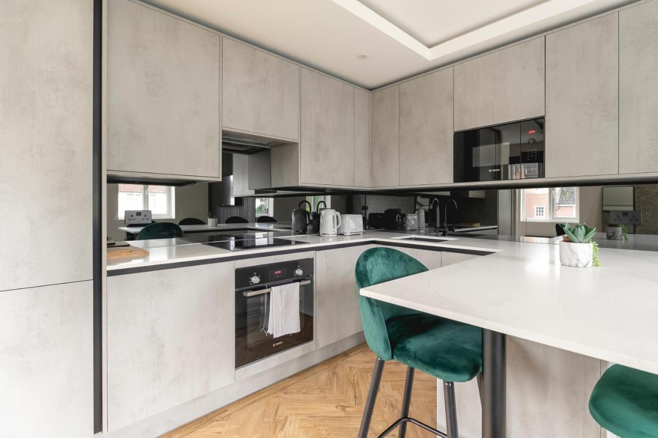 Skyvillion - Cozy Large 4 & 1 Bed Apartments In London Enfield, Mins To Tube Station, Free Wi-Fi Екстер'єр фото