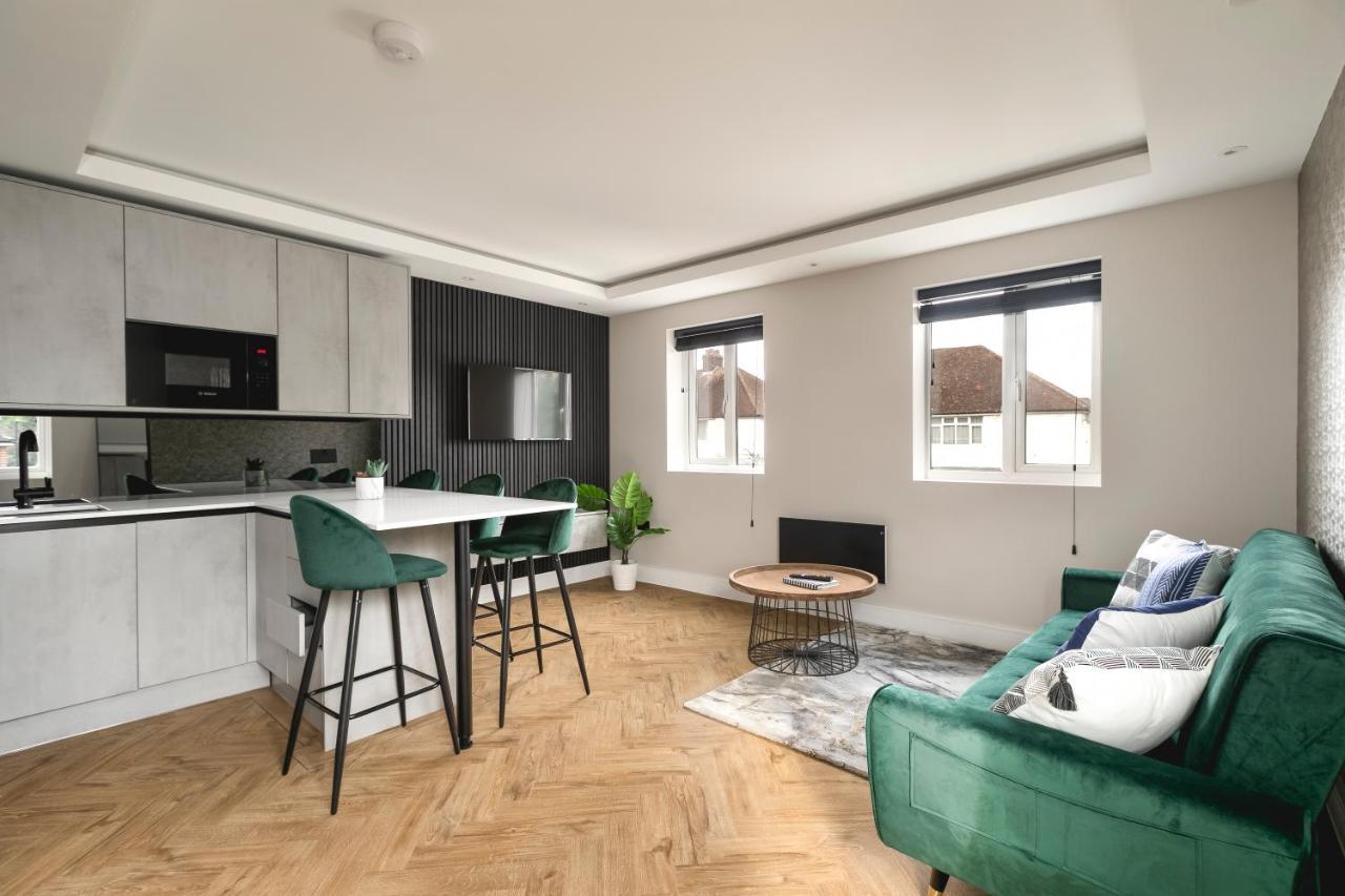 Skyvillion - Cozy Large 4 & 1 Bed Apartments In London Enfield, Mins To Tube Station, Free Wi-Fi Екстер'єр фото