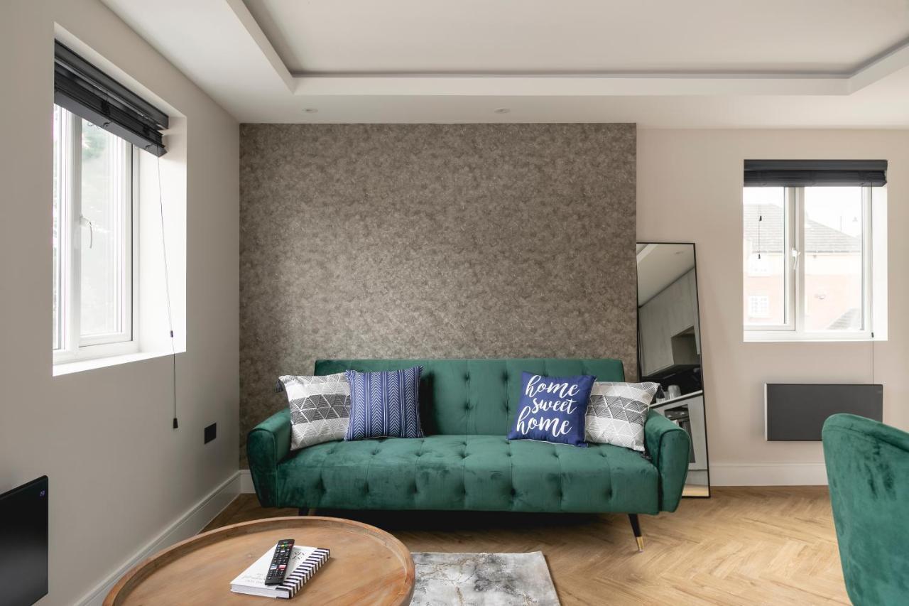 Skyvillion - Cozy Large 4 & 1 Bed Apartments In London Enfield, Mins To Tube Station, Free Wi-Fi Екстер'єр фото