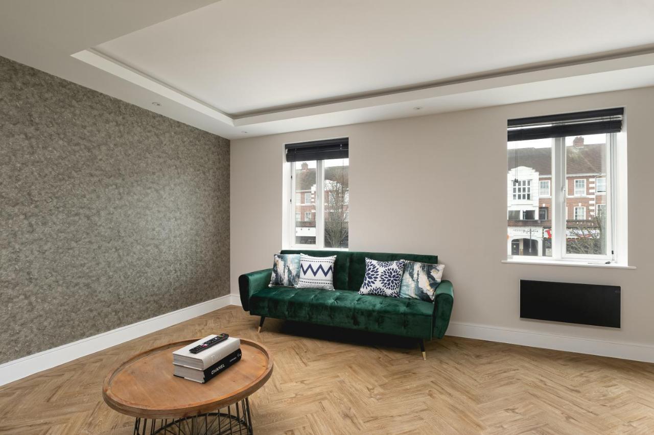Skyvillion - Cozy Large 4 & 1 Bed Apartments In London Enfield, Mins To Tube Station, Free Wi-Fi Екстер'єр фото
