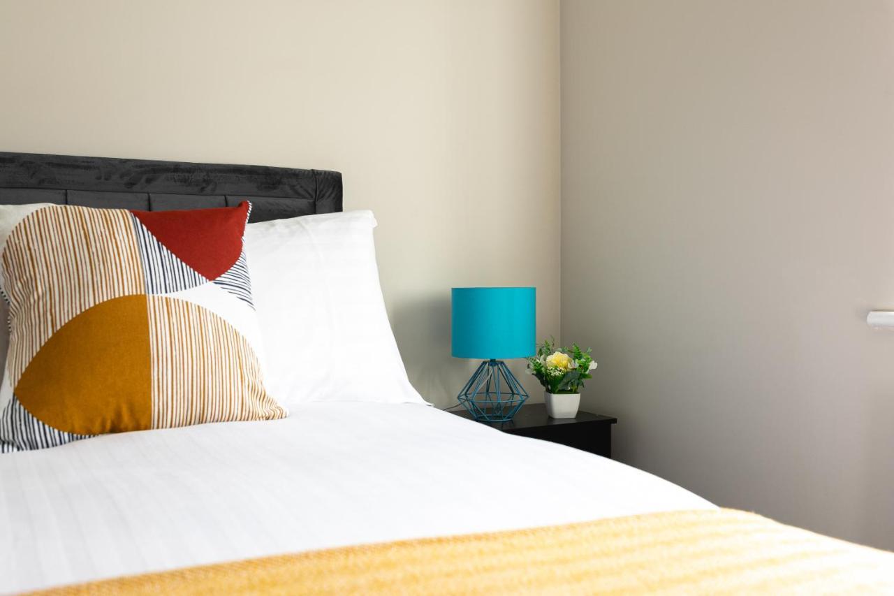 Skyvillion - Cozy Large 4 & 1 Bed Apartments In London Enfield, Mins To Tube Station, Free Wi-Fi Екстер'єр фото