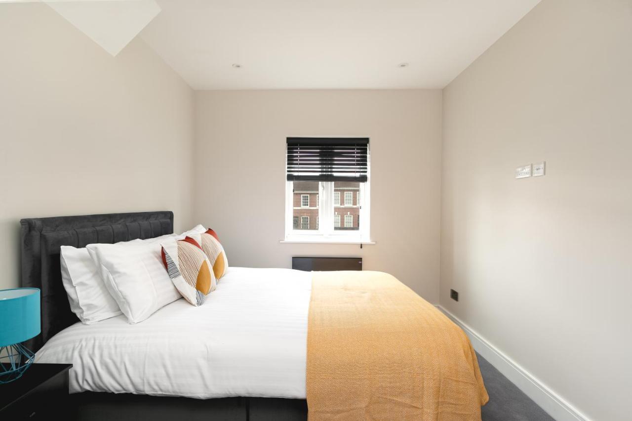 Skyvillion - Cozy Large 4 & 1 Bed Apartments In London Enfield, Mins To Tube Station, Free Wi-Fi Екстер'єр фото