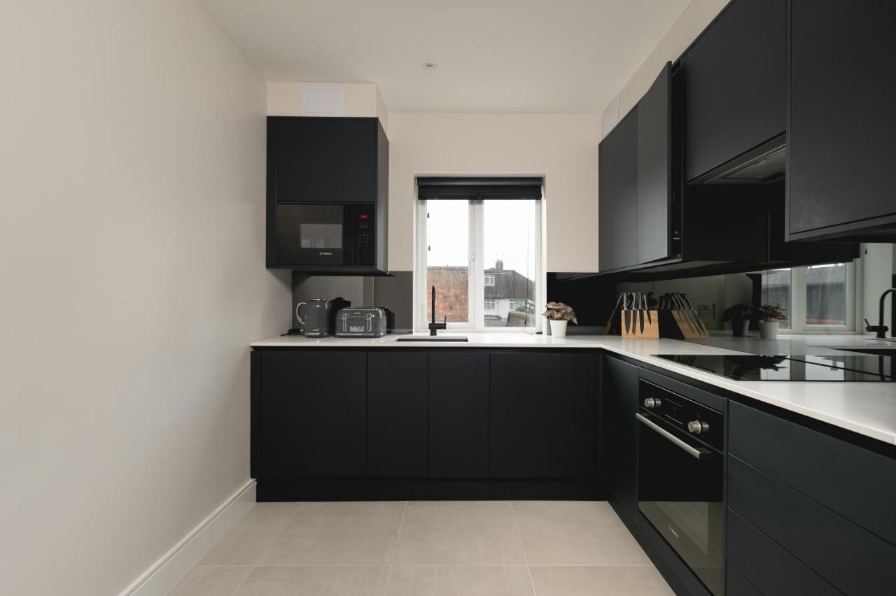 Skyvillion - Cozy Large 4 & 1 Bed Apartments In London Enfield, Mins To Tube Station, Free Wi-Fi Екстер'єр фото