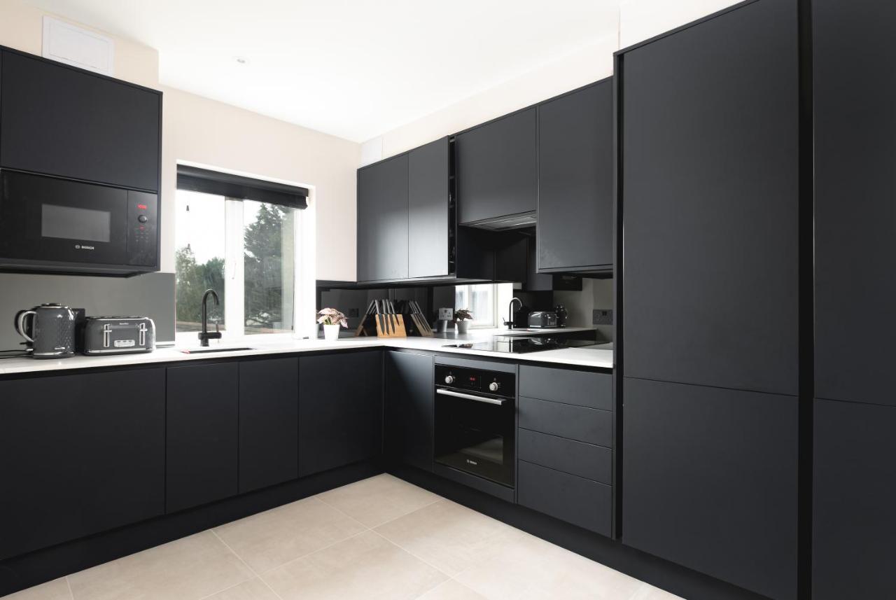 Skyvillion - Cozy Large 4 & 1 Bed Apartments In London Enfield, Mins To Tube Station, Free Wi-Fi Екстер'єр фото