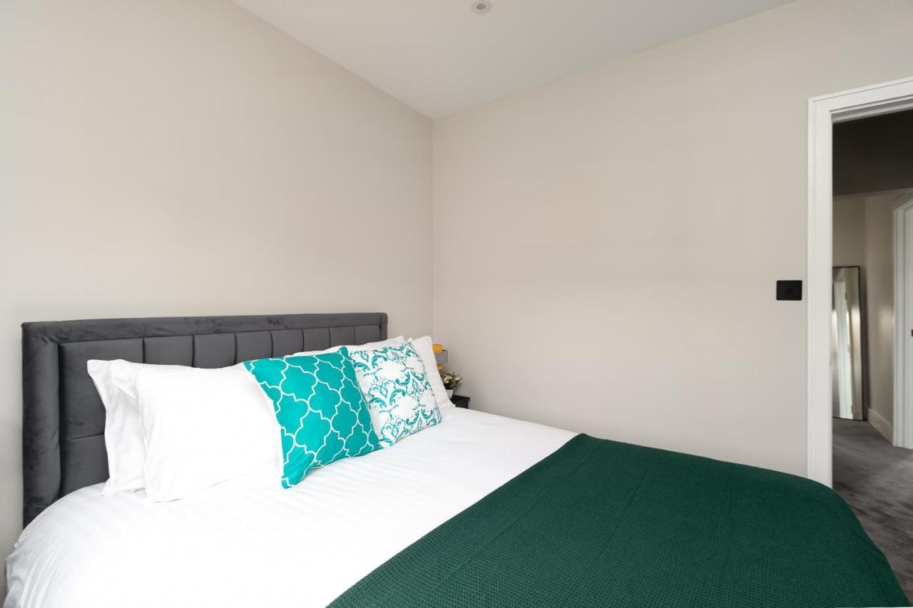 Skyvillion - Cozy Large 4 & 1 Bed Apartments In London Enfield, Mins To Tube Station, Free Wi-Fi Екстер'єр фото