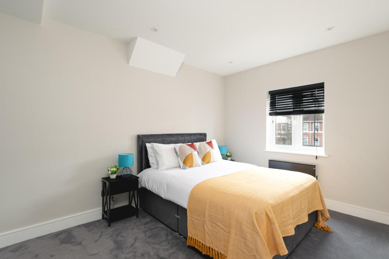 Skyvillion - Cozy Large 4 & 1 Bed Apartments In London Enfield, Mins To Tube Station, Free Wi-Fi Екстер'єр фото