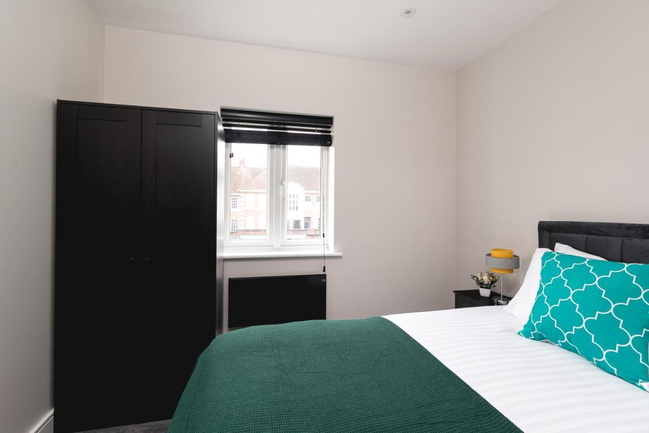 Skyvillion - Cozy Large 4 & 1 Bed Apartments In London Enfield, Mins To Tube Station, Free Wi-Fi Екстер'єр фото