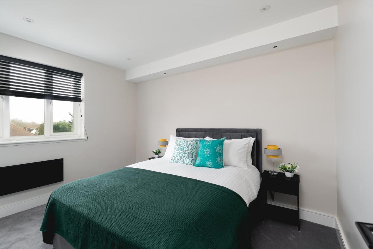 Skyvillion - Cozy Large 4 & 1 Bed Apartments In London Enfield, Mins To Tube Station, Free Wi-Fi Екстер'єр фото