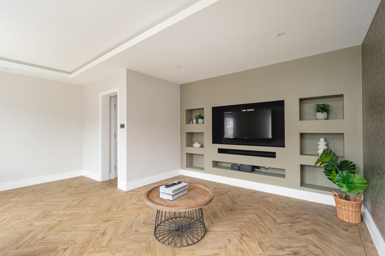 Skyvillion - Cozy Large 4 & 1 Bed Apartments In London Enfield, Mins To Tube Station, Free Wi-Fi Екстер'єр фото