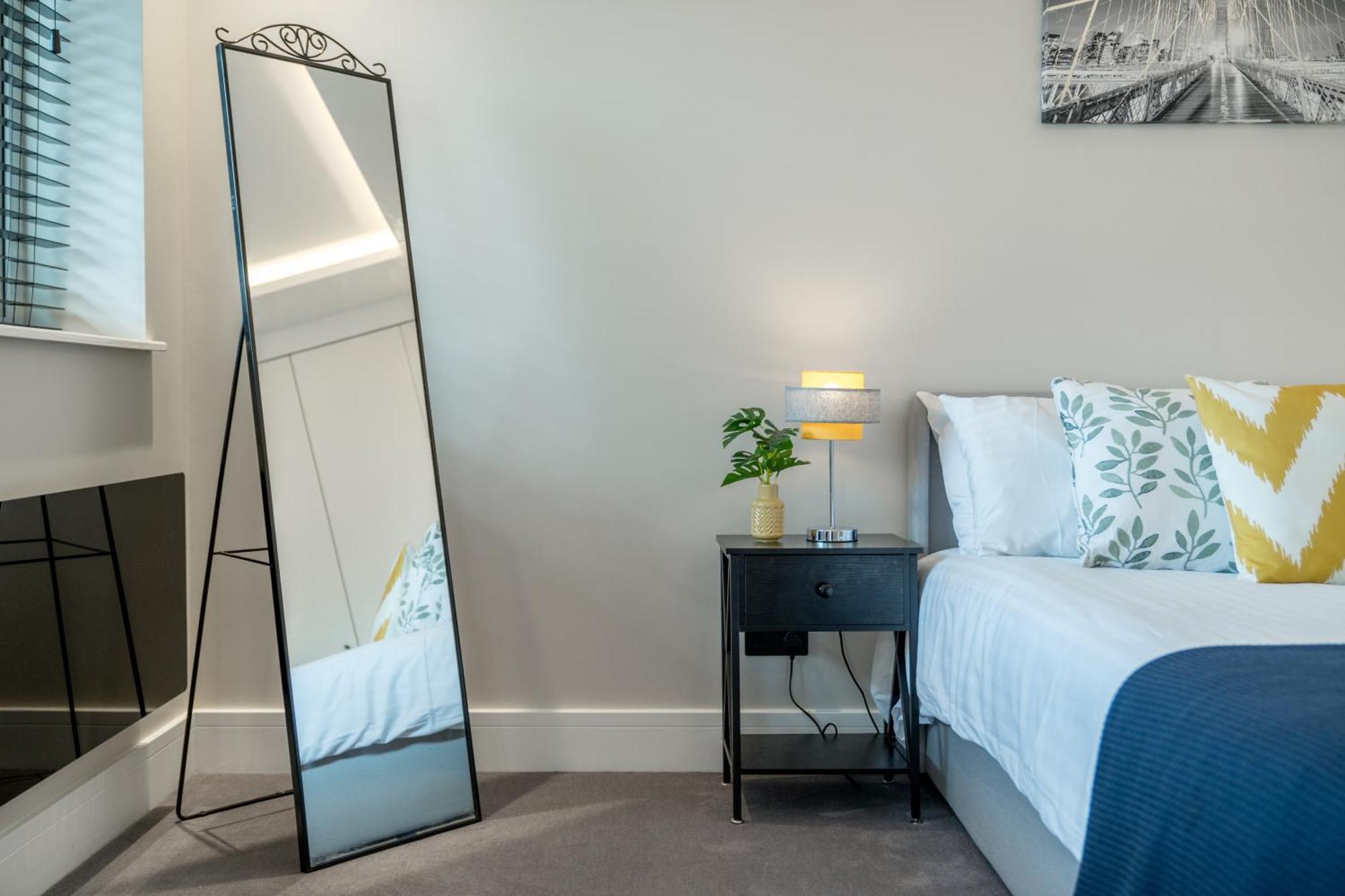 Skyvillion - Cozy Large 4 & 1 Bed Apartments In London Enfield, Mins To Tube Station, Free Wi-Fi Екстер'єр фото